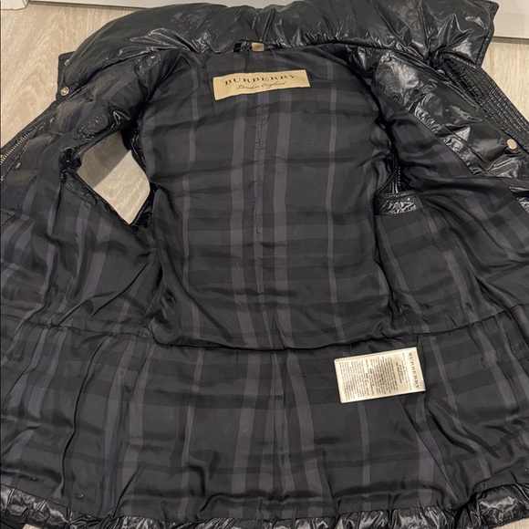 BURBERRY BELTED PUFFER VEST FUR HOOD - Picture 10 of 10